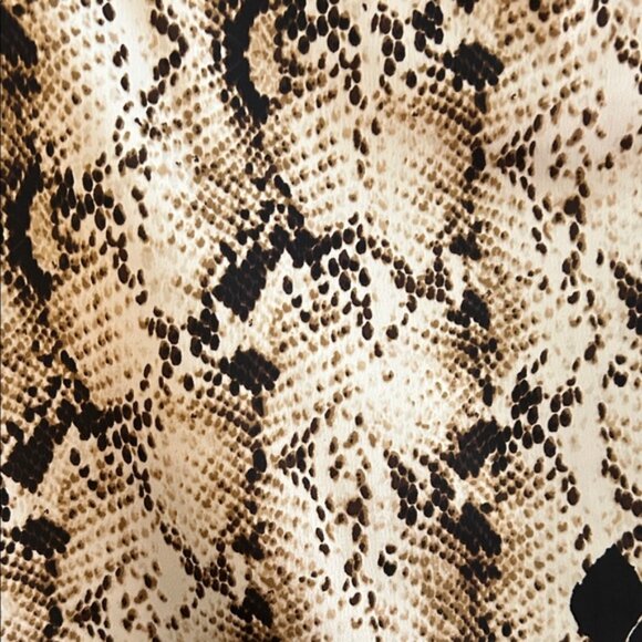 White House Black Market Elegant Black and Cream Snakeskin print Skirt Size 8 - Picture 3 of 6